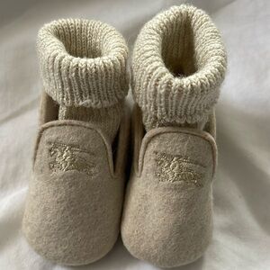 Burberry wool baby booties